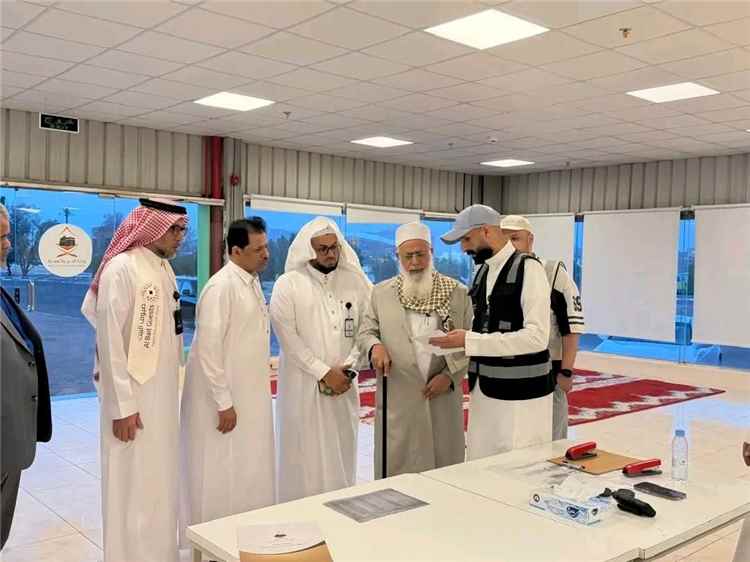وكيل وزارة الأوقاف يتفقد جاهزية استقبال الحجاج اليمنيين في المدينة المنورة