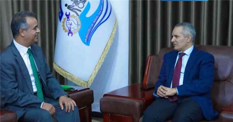 الوزير اليافعي يبحث مع السفير الليبي تعزيز التعاون في مجالات الحماية الاجتماعية والتنمية