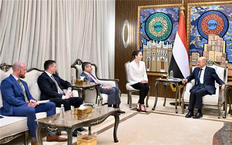 رئيس مجلس القيادة: الرهان على اعتدال سلوك النظام الإيراني ومليشياته سيقود إلى مزيد من التصعيد والفوضى في المنطقة