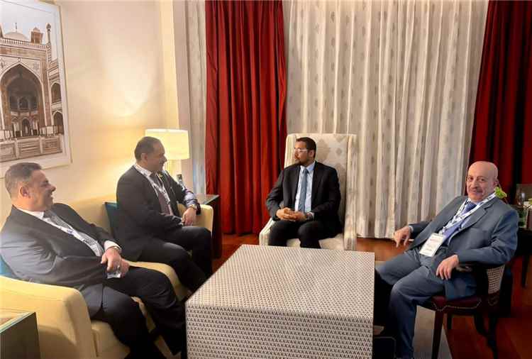 لقاء يمني عُماني في نيودلهي يبحث تعزيز العلاقات الثنائية وتطورات الأوضاع في المنطقة