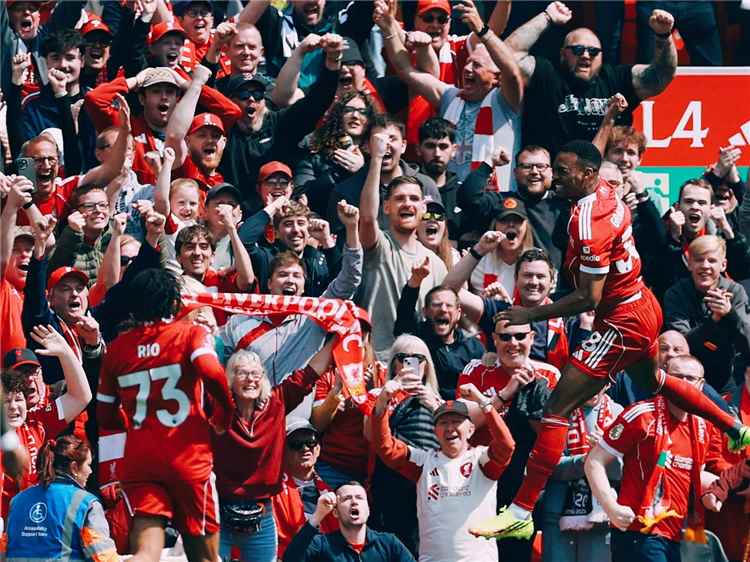 جماهير ليفربول تهاجم الفريق بصافرات الاستهجان بعد مباراة تشيلسي