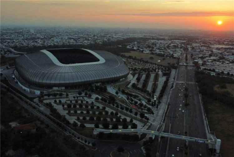 تركيب العشب في ملعب نهائي كأس العالم 2026