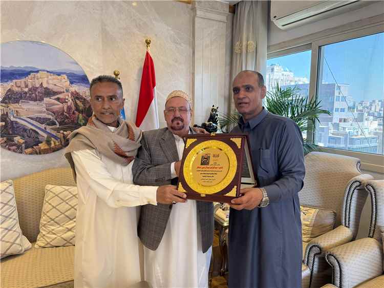 البركاني يكرم نجم ومؤسس وحدة التربة الكابتن عبدالواسع الناظر