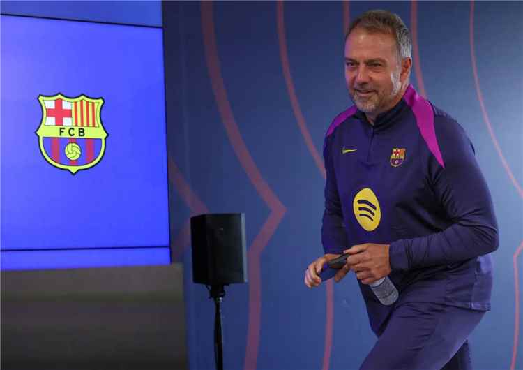 مدرب برشلونة يشعل الكلاسيكو بحديثه عن مشاكل ريال مدريد الأخيرة