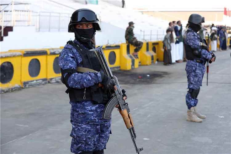 الحوثيون يصعّدون قمع الصحافة ويُحكمون الرقابة