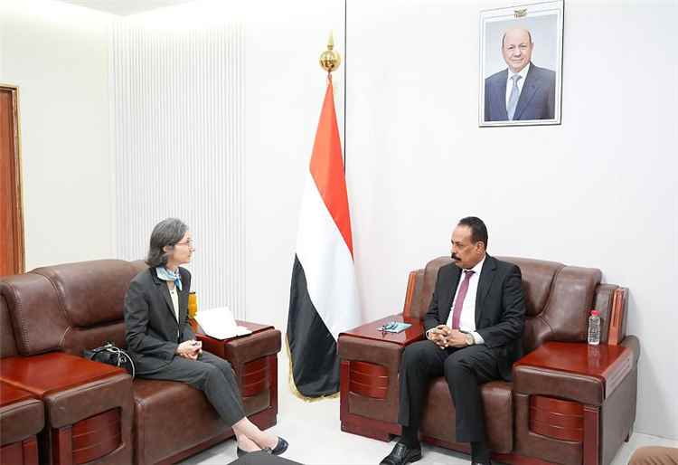 وزير الأشغال يبحث مع السفيرة الفرنسية سبل تعزيز التعاون في قطاع الطرق والبنية التحتية