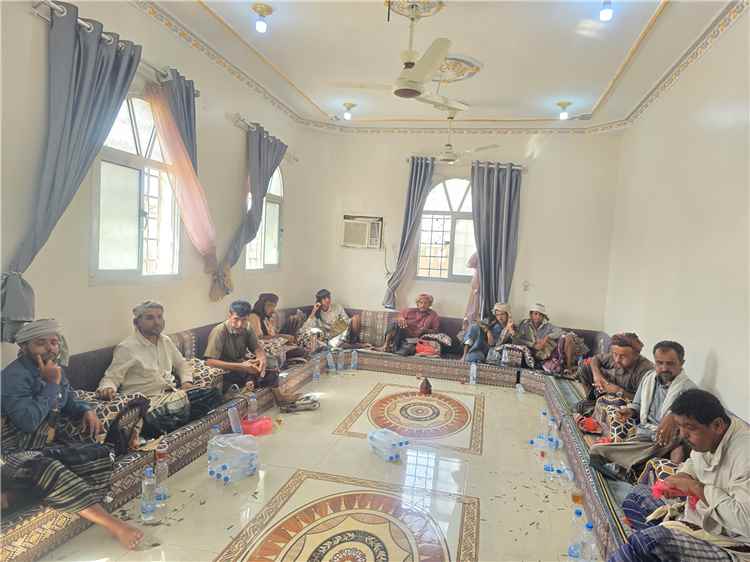 المستشار عبدالرحيم العولقي يقدم واجب العزاء لأسرة آل الدابسي في عتق