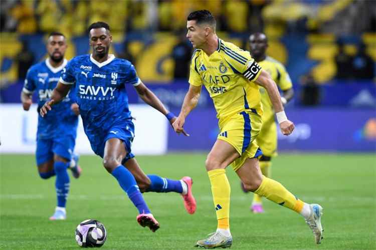 من سيتوج بلقب الدوري السعودي إذا تساوى النصر والهلال في رصيد النقاط؟
