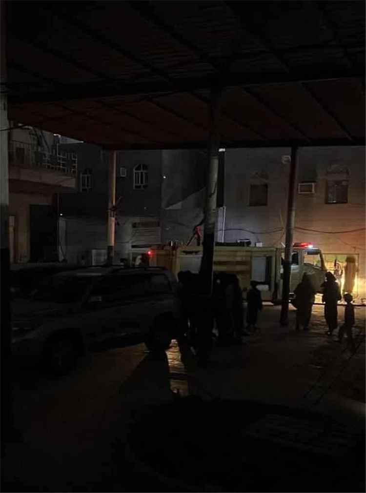 مواطن من إب يحرق نفسه في جامع بمأرب