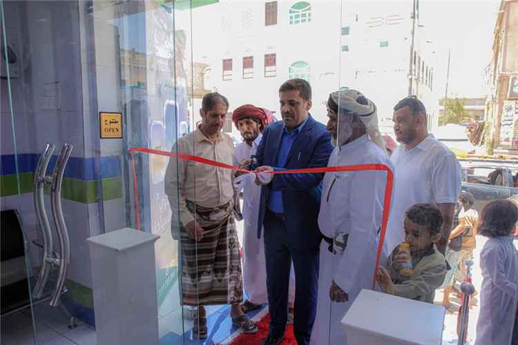 الوكيل المسعدي يفتتح المركز الرئيسي لوكالة العنثري للسفريات والسياحة بالغيضة
