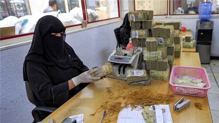 رؤوس الأموال تهرب من اليمن... مغادرة 5 مليارات دولار من البلاد خلال آخر عامين فقط