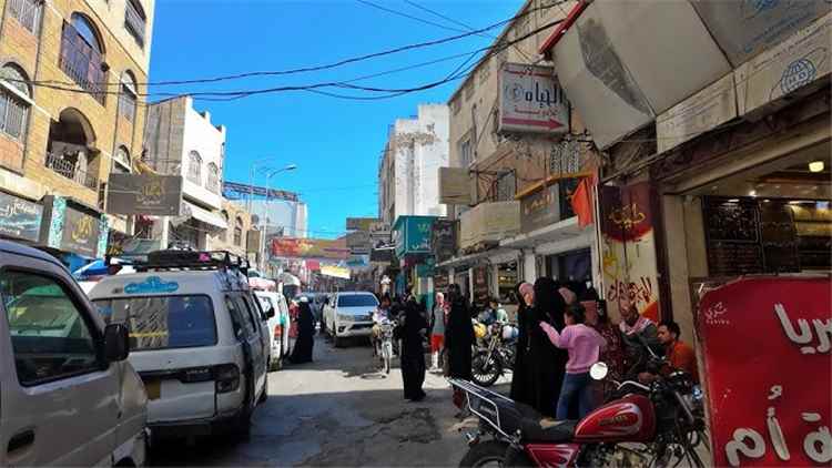 جدل حول أوضاع تعز بعد تعليق لطفي شطارة على تغريدة عبدالرقيب فتح