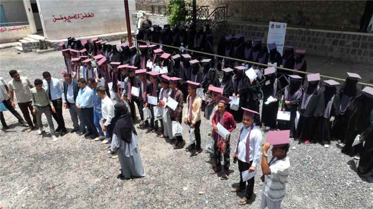 تعز : مؤسسة سلام يمن تختتم مشروع التمكين المهني وتنمية المهارات بمديرية مقبنة