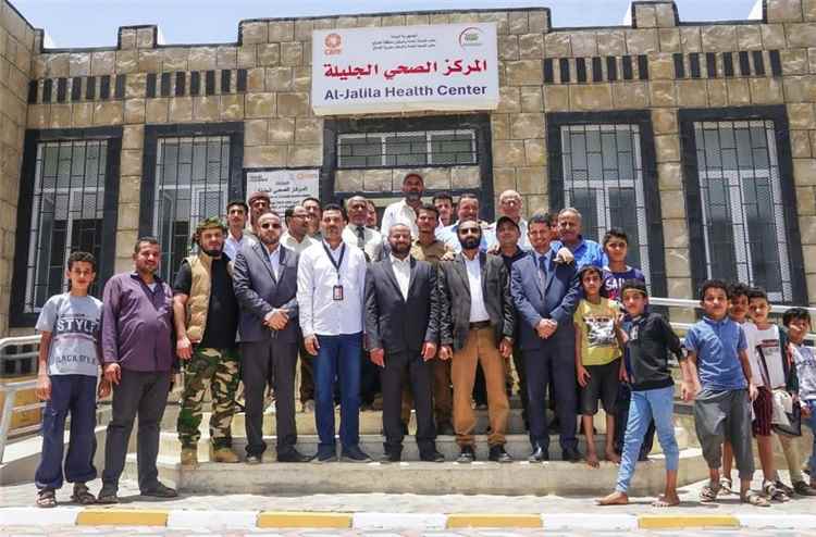 محافظ الضالع يفتتح مركز صحي بالجليلة ويتسلم معدات تأثيث كلية المجتمع
