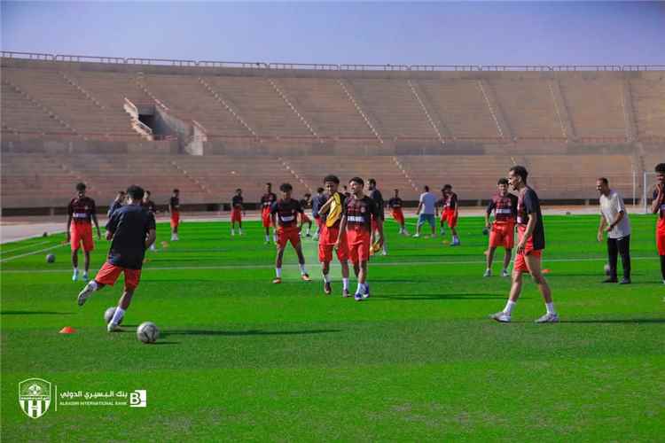 بمعنويات عالية .. "نوارس حضرموت" تُنهي تحضيراتها لمباراة "سلام الغرفة"