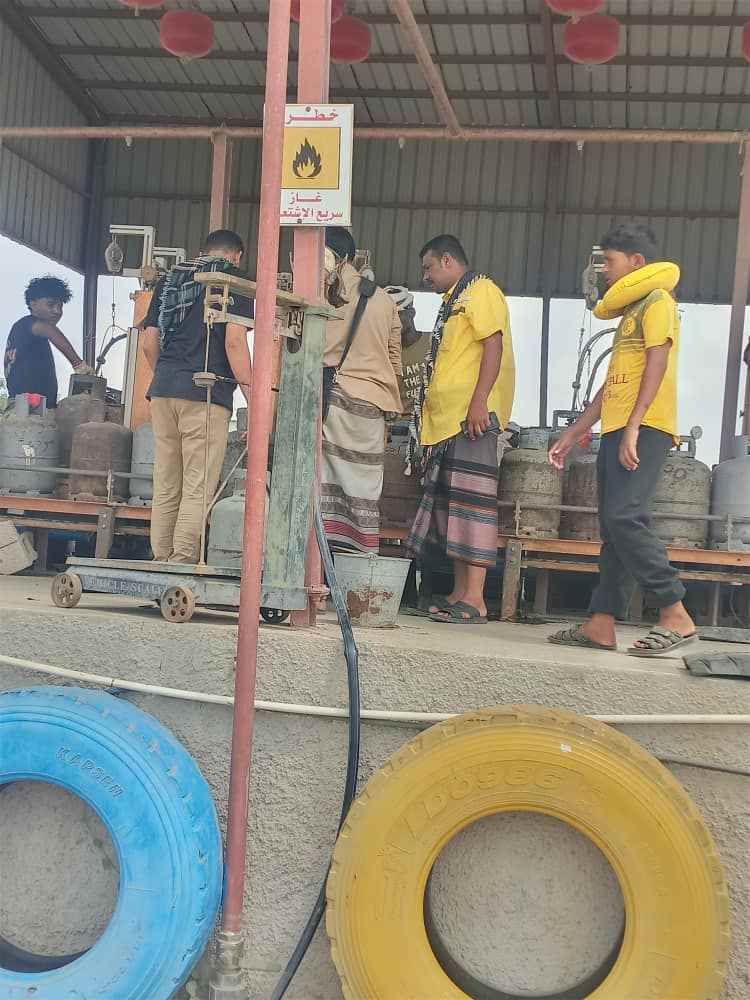 مشرف الغاز بلحج.. نطمئن المواطن بإستقرار العملية التموينية للغاز وننفذ إجراءات للقضاء على كل الاختلالات