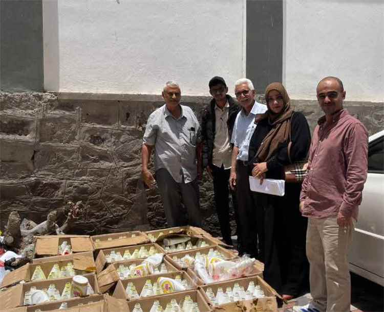 نيابة الصناعة والتجارة بعدن تتلف كميات من سائل غسيل مقلد للعلامة الأصلية