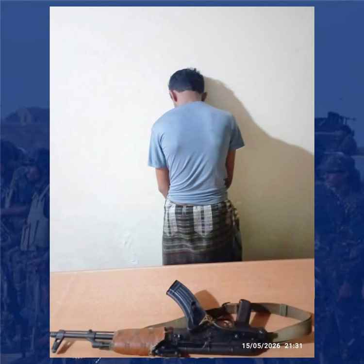 قيادة أمن أبين تتسلم متهم بجريمة قتل في سوق شقرة وتودعه السجن لاستكمال الإجراءات القانونية