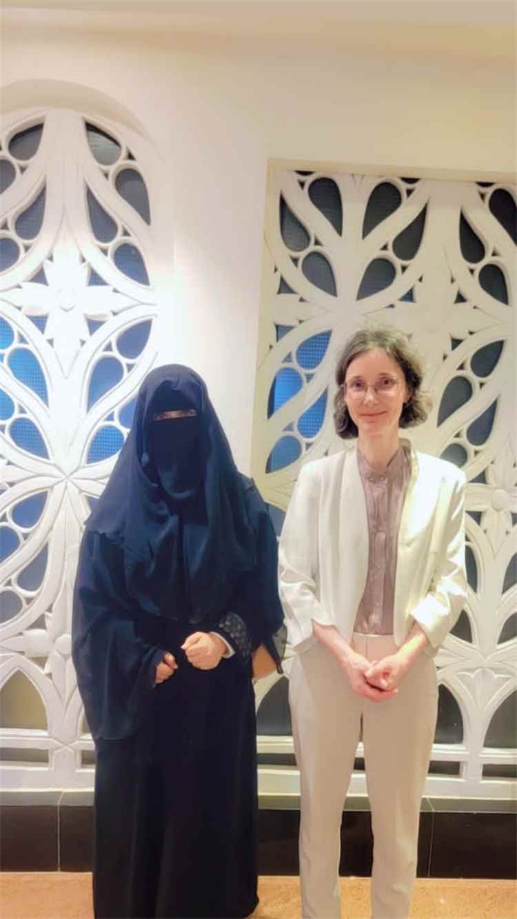 رئيس جمعية الساحل برأس عمران تلتقي بالسفير الفرنسية في اليمن