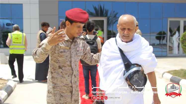مدير مطار الغيضة الكابتن بن حميد : نشيد بالجهود التي تبذلها قوات درع الوطن بقيادة بن سديف