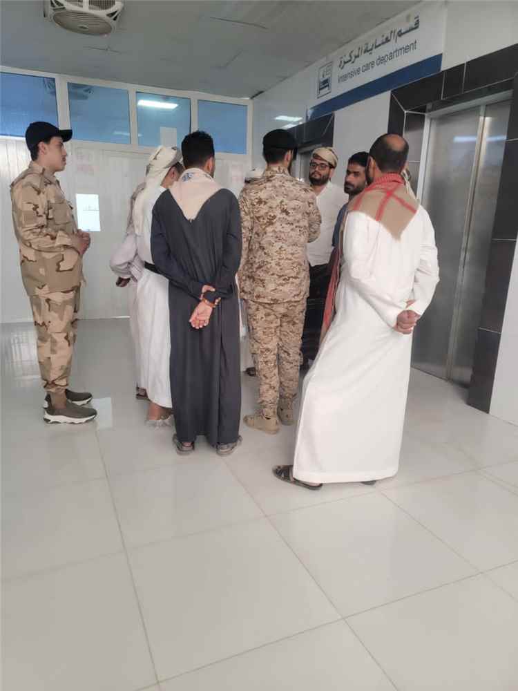 بتوجيهات قائد الفرقة الأولى طوارئ.. زيارة تفقدية لمصابي الحادث المروري في مستشفيات سيئون