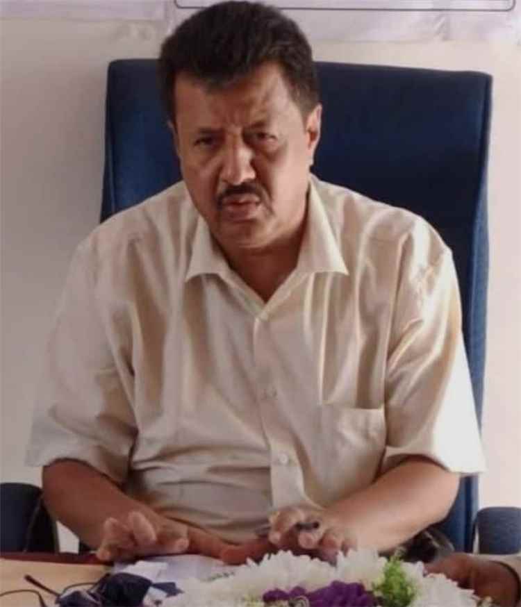 الشيخ عوض لصقع يقدم واجب العزاء في وفاة مدير عام رضوم هادي الخرماء