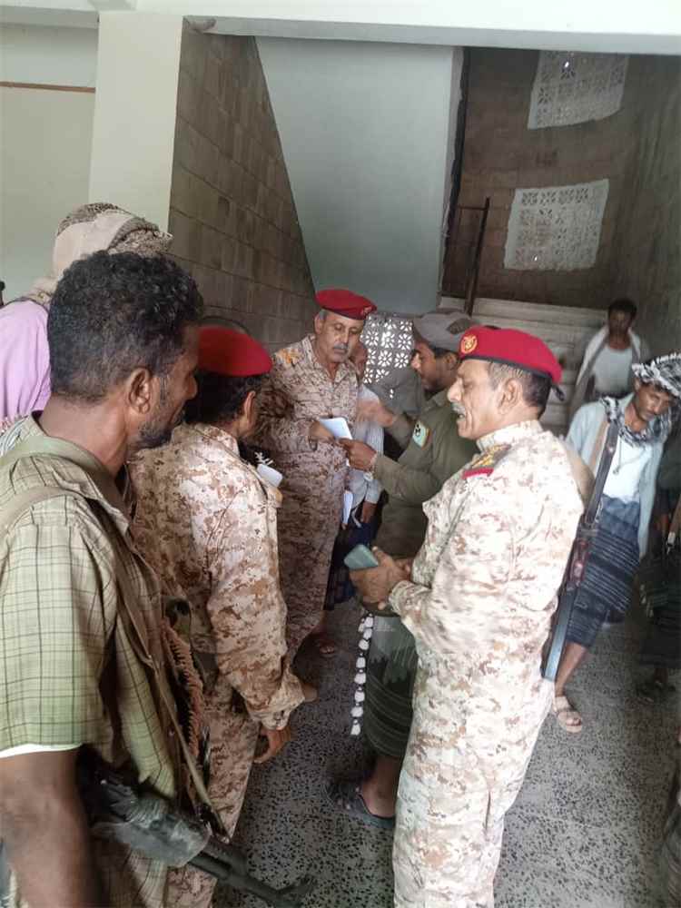 لجنة الرقابة والتفتيش بوزارة الدفاع تنفذ نزولًا ميدانيًا إلى اللواء 111 مشاة في أحور بمحافظة أبين