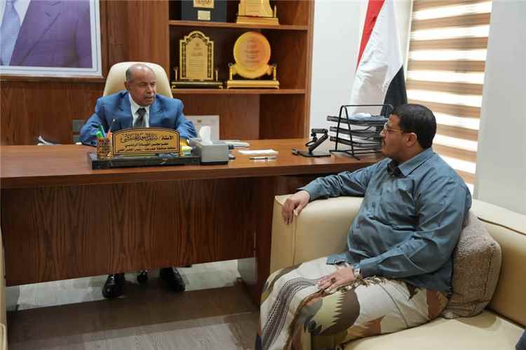 محافظ حضرموت يتابع تموين المطارات بالوقود لتفويج الحجاج واستقرار السوق