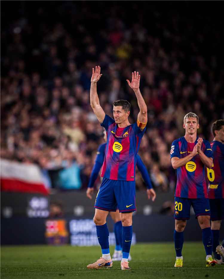 برشلونة يودع ليفاندوفسكي بفوز سهل على بيتيس