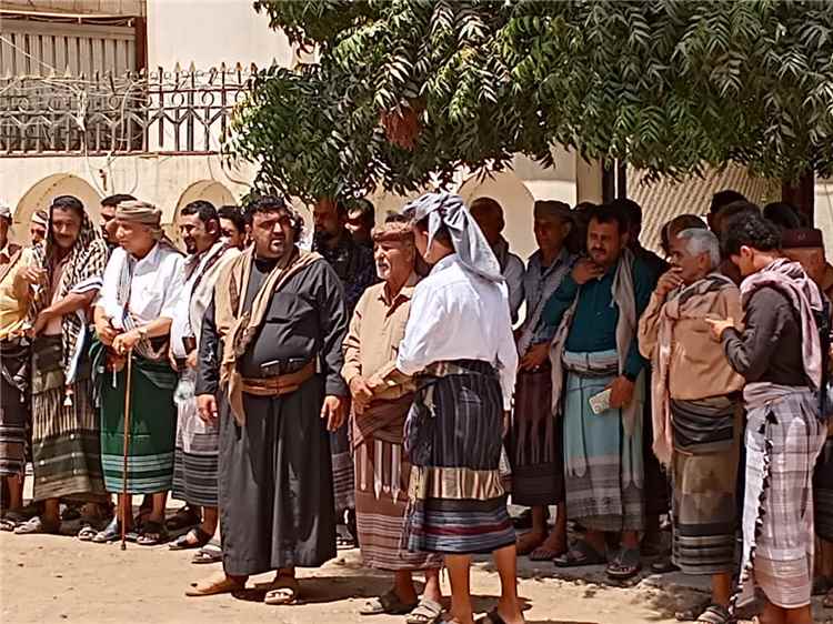 أبين تطبق “ميثاق الشرف القبلي” بصلح وعفو في قضية اعتداء مسلح (صور)