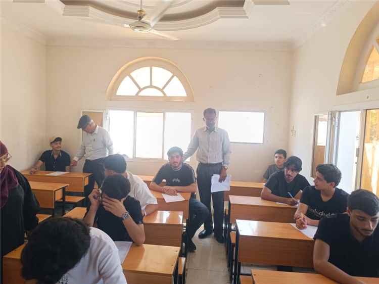 فريق وزاري يزور مدرسة دار الأرقم بلحج ويشيد بمستواها التعليمي والانضباطي