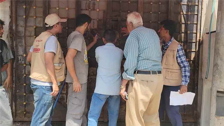 صناعة المنصورة تغلق عدد من المحلات غير الملتزمة بالتخفيض السعري لقناني المياه