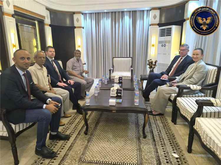 اللواء الجمالي يلتقي وفد مكتب المبعوث الأممي بعدن ويؤكد على أهمية الشراكة الأمنية