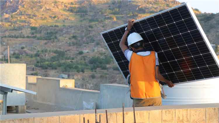 شمس اليمن.. ملاذ إجباري لتعويض نقص الكهرباء رغم التكلفة