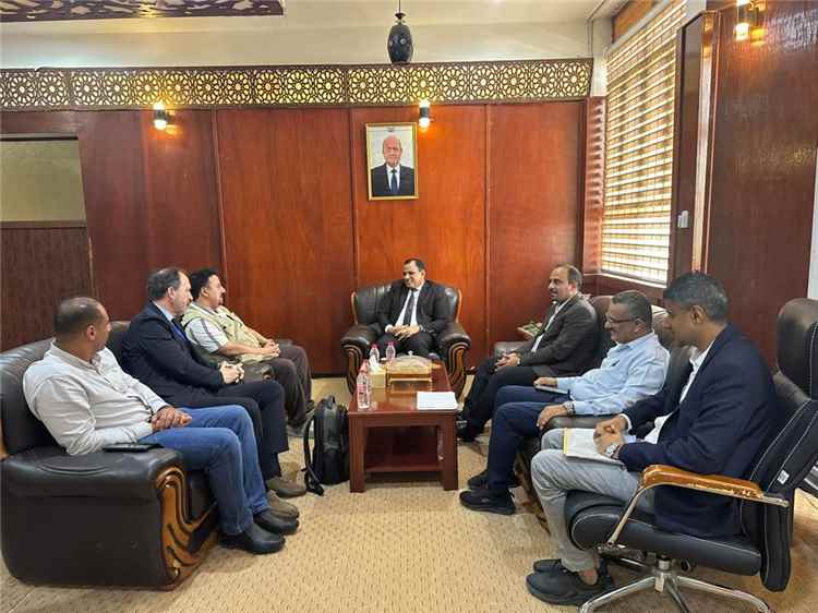 الوزير السقطري يناقش مع فريق "اليونبس" سبل تعزيز الشراكة في القطاعين الزراعي والسمكي