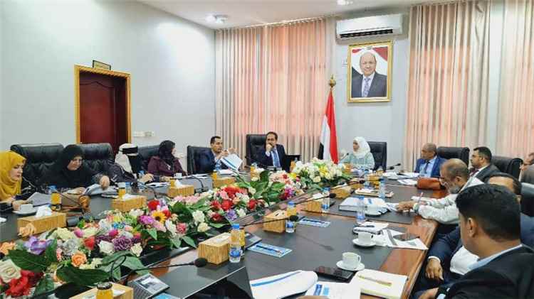 رئيس اللجنة الوطنية للمرأة تترأس لقاءً تعريفياً بعدن لتعزيز دور المرأة في مكافحة الفساد وترسيخ النزاهة