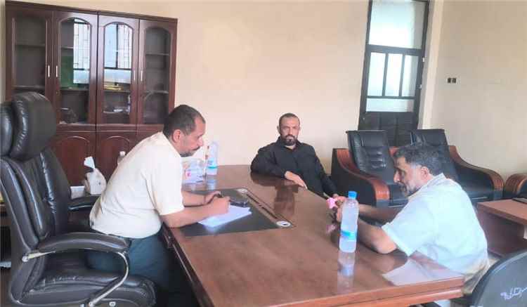 لقاء مشترك يبحث آليات التنسيق بين مكتب الضرائب والغرفة التجارية بلحج