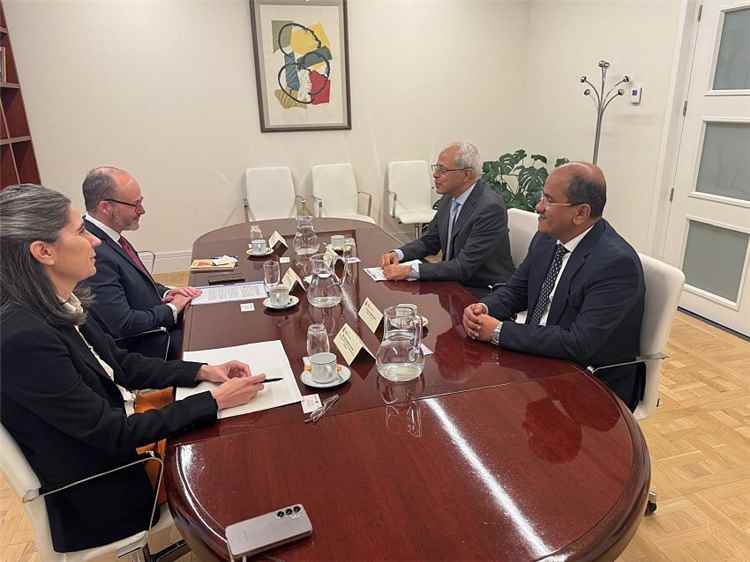 نائب وزير الخارجية يبحث مع وزير الدولة الإسباني تعزيز العلاقات الثنائية ومستجدات الأوضاع في اليمن