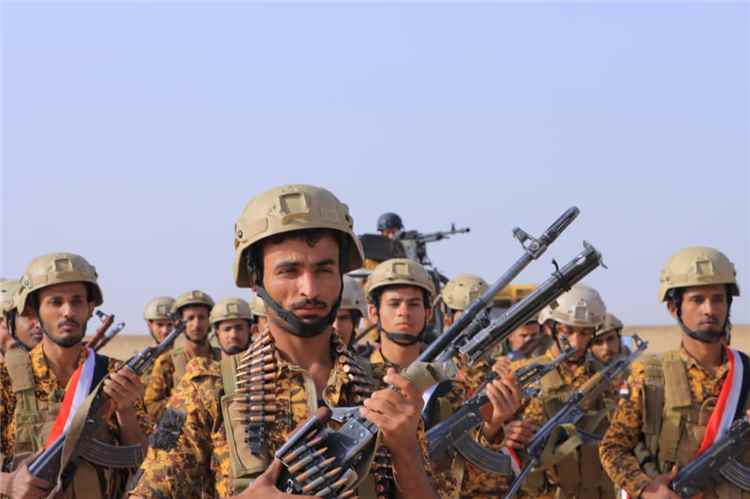 الاحتفاء بتخريج كوكبة من منتسبي شرطة المنشآت بمأرب تزامناً مع العيد الوطني الـ(36) للجمهورية اليمنية