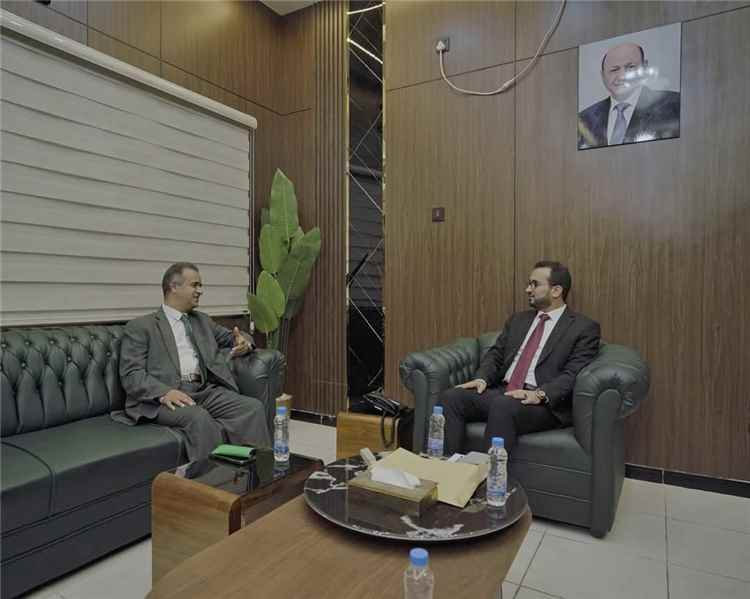 وزير الخدمة المدنية والتأمينات يستقبل السفير الليبي لدى اليمن ويبحثان تعزيز التعاون المشترك