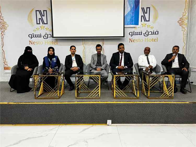 الوكيل الجيلاني يدشن دورة “الأمن الصحي وصحة الحشود في المنافذ الحدودية” بالمكلا