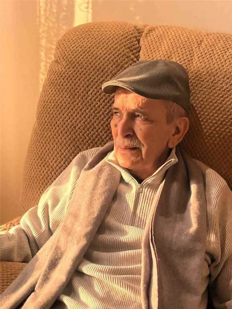 مدير عام مديرية لودر السابق يعزي في وفاة المناضل أحمد محمد الهيال