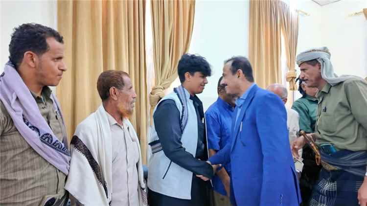 محافظ شبوة يؤدي واجب العزاء في فقيد المحافظة وادارتها المحلية هادي الخرماء
