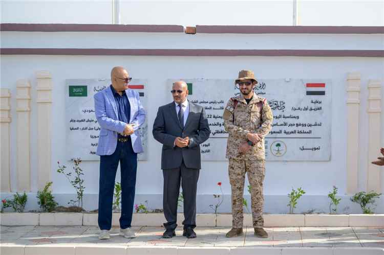 عضو مجلس القيادة طارق صالح يدشن ويضع حجر الأساس لمشاريع تنموية في الساحل الغربي بدعم سعودي