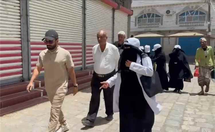 مدير عام صيرة يشارك في الحملة الميدانية لمكافحة الملاريا وحمى الضنك