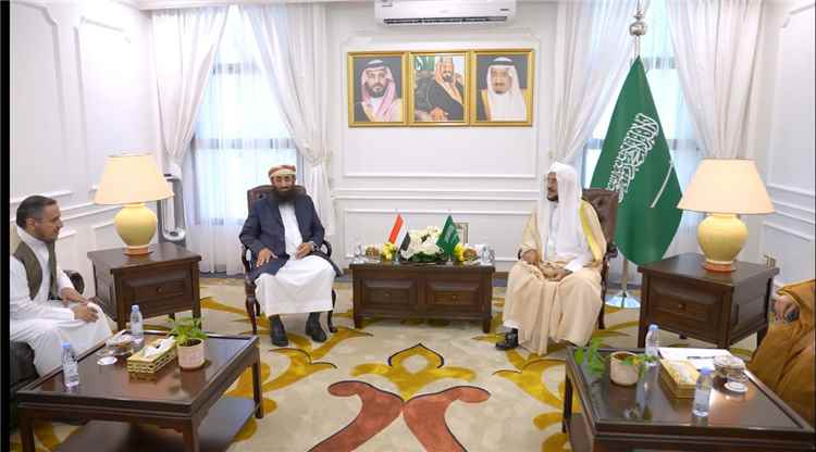 وزير الأوقاف يبحث مع وزير الشؤون الإسلامية السعودي تعزيز التعاون المشترك