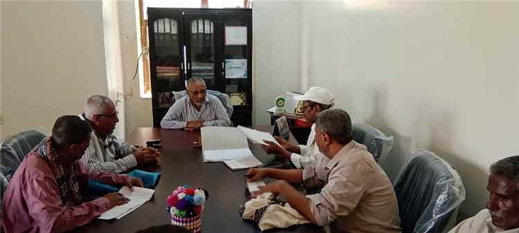 الجمعية التعاونية لتسويق المنتجات الزراعية بأبين تعقد اجتماعها الدوري