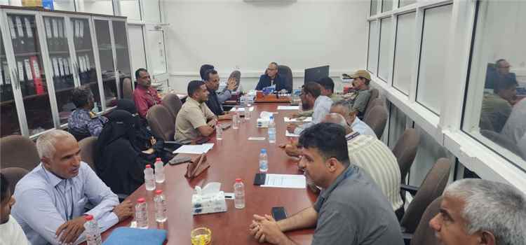 اجتماع بمطار الريان يناقش خطة طوارئ صحية شاملة لتعزيز الجاهزية ومواجهة الأوبئة العابرة للحدود