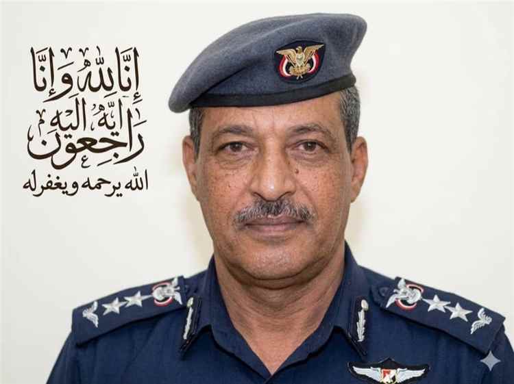 قائد كتيبة حماية النقاط الأمنية بمودية يعزي بوفاة العميد الركن طيار عبدالباسط العامري