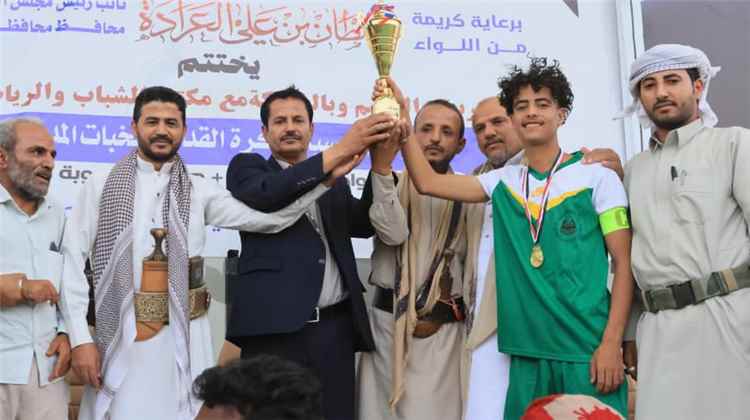 اختتام البطولة المدرسية لكرة القدم بمأرب وفريق مدارس المدينة يحرز الكأس